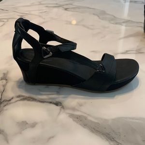 Teva wedge Sandals ♥️